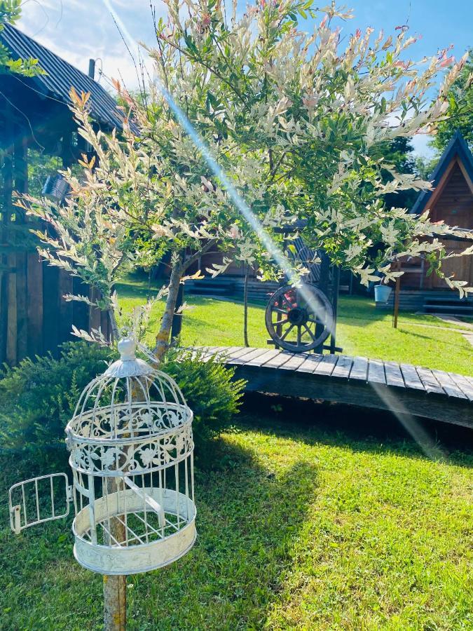 Rooms & Glamping Lana Haus Licko Petrovo Selo ภายนอก รูปภาพ